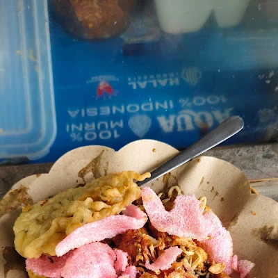 Warung soto karedok tahu masak