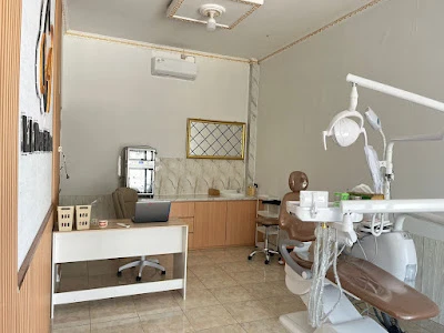 Prakter dokter gigi Lely Apriani Nasution