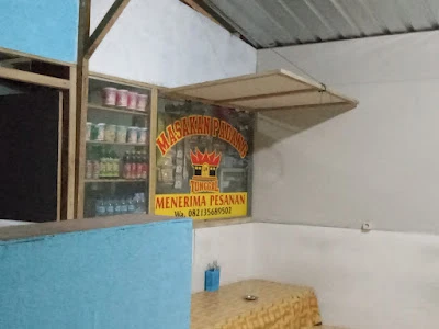 Warung nasi Padang dengdeng