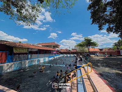 Kolam Renang Tirta Alami