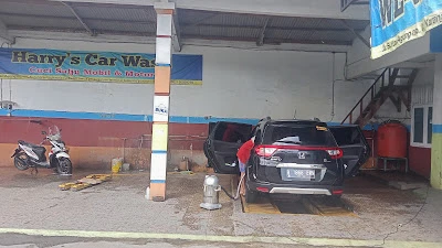 Harry's Car Wash