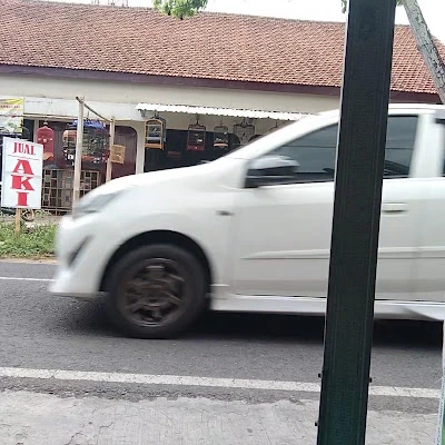 Toko Kelontong & Pakan Burung