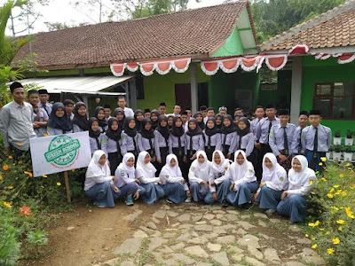 SMK PERTANIAN Pondok Pesantren Hilyatul Qur'an. Yayasan Al Asy'ariyyah Banyumas