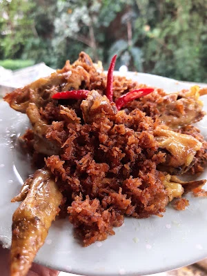 ayam goreng srundeng Bu rus