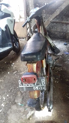 Bengkel Motor shock beker stel pelek