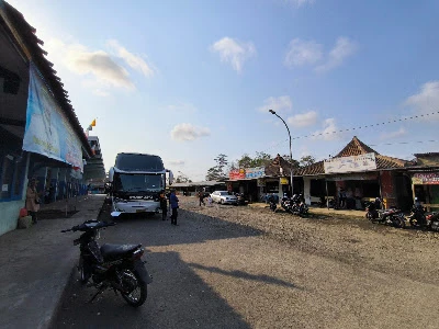 Agen bus Sinar Jaya Terminal Kroya