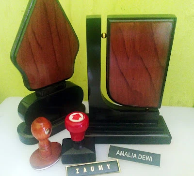 SH Design Stempel Express, Undangan, Percetakan, Buku Yasin, Nota, Tiket, Piagam, Stiker, Walldecor, Sablon dll
