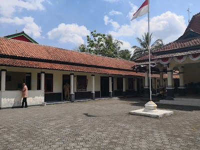 Kantor Kecamatan Kawunganten