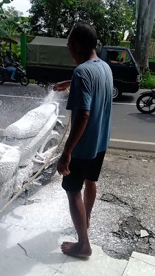 Ben Kinclong Cuci Motor