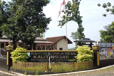 KANTOR KEPALA DESA KALITINGGAR
