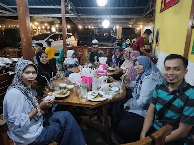 Warung Makan Bebek, Ayam kampung, Ikan goreng "Mba Nani"