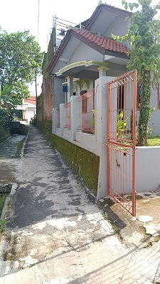 Kos putra pinggir kali