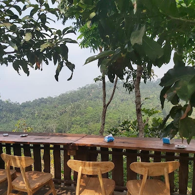 Kedai ngawan bengi
