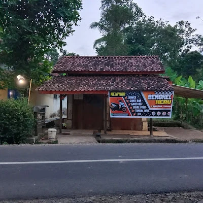 Bengkel motor bedah mesin