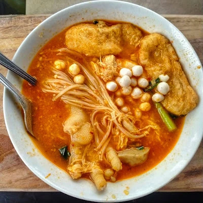 Mie ayam Yamin "Mak nyuzz"