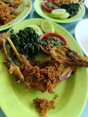 Warung Ayam Goreng Pekarangan