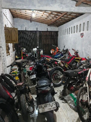 EWUNG GARAGE