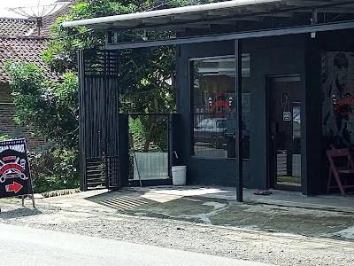 MON'S BARBERSHOP