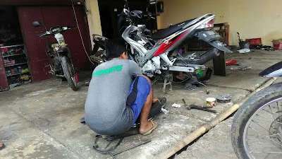 Bengkel Motor Pak Sis