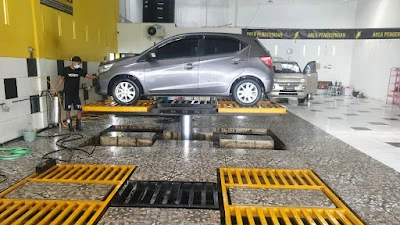 BLACK & YELLOW Car Wash