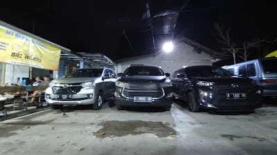 Sri Rejeki Holiday Sewa Mobil, Elf, Hiace dan Bus Medium