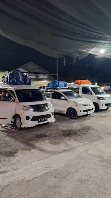 U4 Garage Tour & Travel