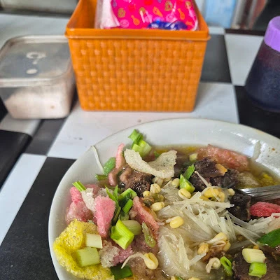 Warung soto, bu Sutri