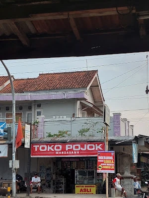 Toko Pojok Pak Aris