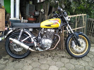 Teras Kuning GARAGE