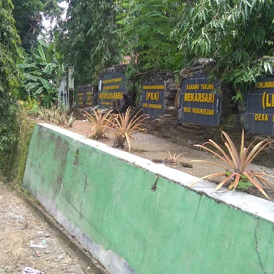 Kantor Kepala Desa Pasirgeulis