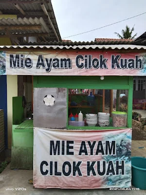 Mie ayam & kuah cilok iness
