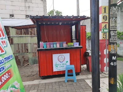 KEDAI OMA JUAL MAKANAN DAN ANEKA MINUMAN ES