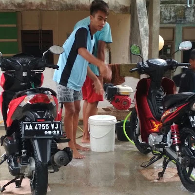 Royyan cuci motor dan mobil