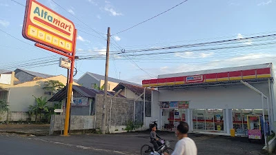 Alfamart Raya Majapura