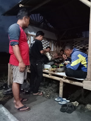 A.K.N Tambal Ban dan Warung Kopi