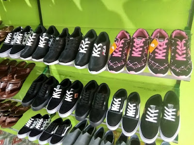 All collection( Toko Sepatu, sandal, tas & Pakaian)
