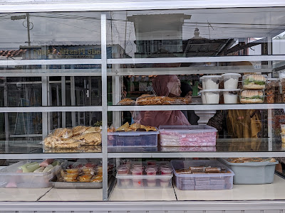 Aneka kue mba pon