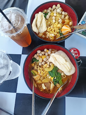 Angkringan dan Seblak Lelenggahan