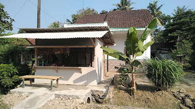 Anugerah 3 putri dan warung emak rum