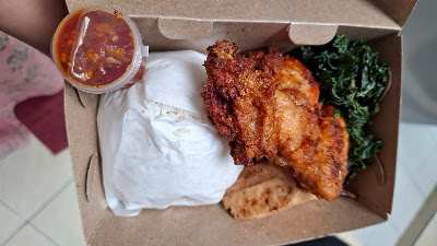 Ayam goreng baput dan nasi bakar dapur mayum