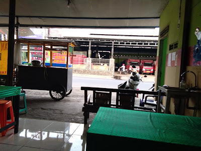 Ayam Goreng Dan Rica-Rica Lancar Sari