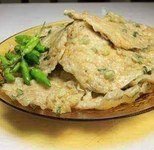 Ayam goreng kremes dan mendoan