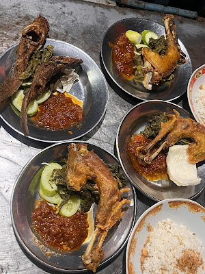 Ayam goreng layar biru