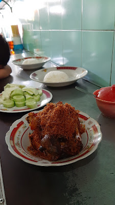 Ayam goreng Mana Suka