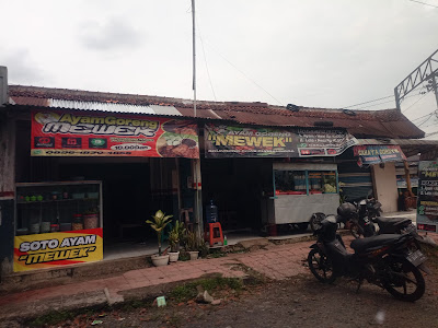 Ayam Goreng MEWEK