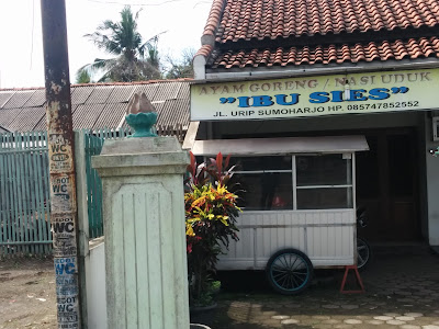 Ayam Goreng / Nasi Uduk Ibu Sies