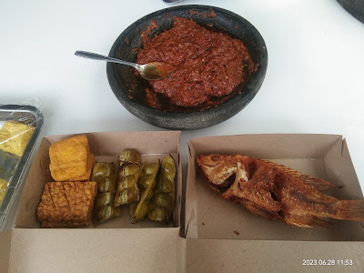 AYAM GORENG SAMBAL MAS MUMUSH/ IKAN GORENG