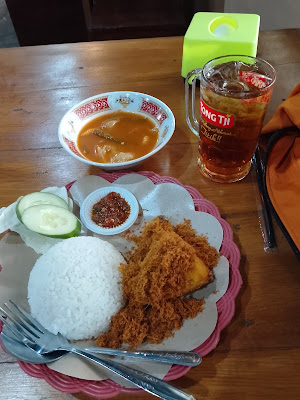 Ayam goreng srundeng ADINDA