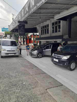 Ayu Branded Mobil