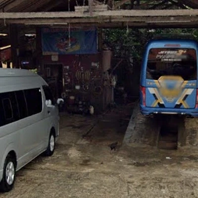CUCIAN DAN PENYIRAMAN TRUCK AYAM "CHICKEN CAR WASH"
